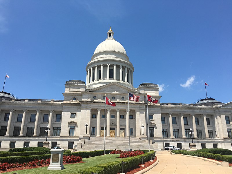 800px-arkansas_state_capitol_building-4