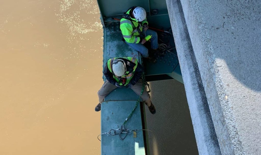 ardot-workers-i40-bridge-featured