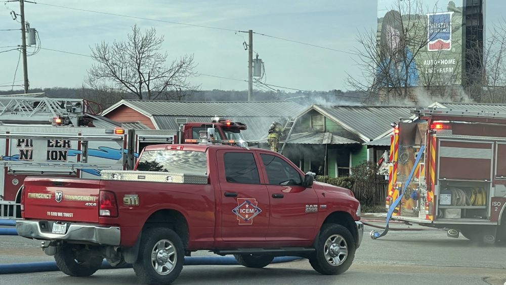 BREAKING: Batesville Fire Department battles blaze at restaurant