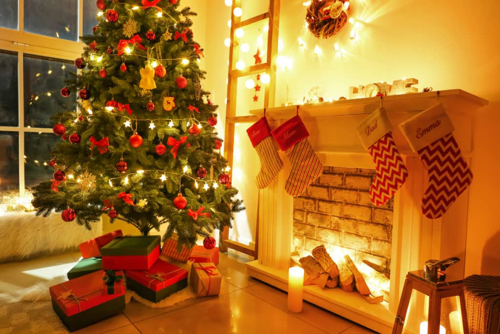 beautifully-decorated-christmas-tree-with-gift-boxes-in-room