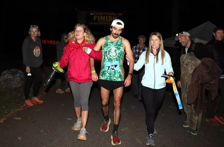 3-dr-brendan-connell-walks-with-his-crew-after-finishing-the-arkansas-traveller-100-in-first-place
