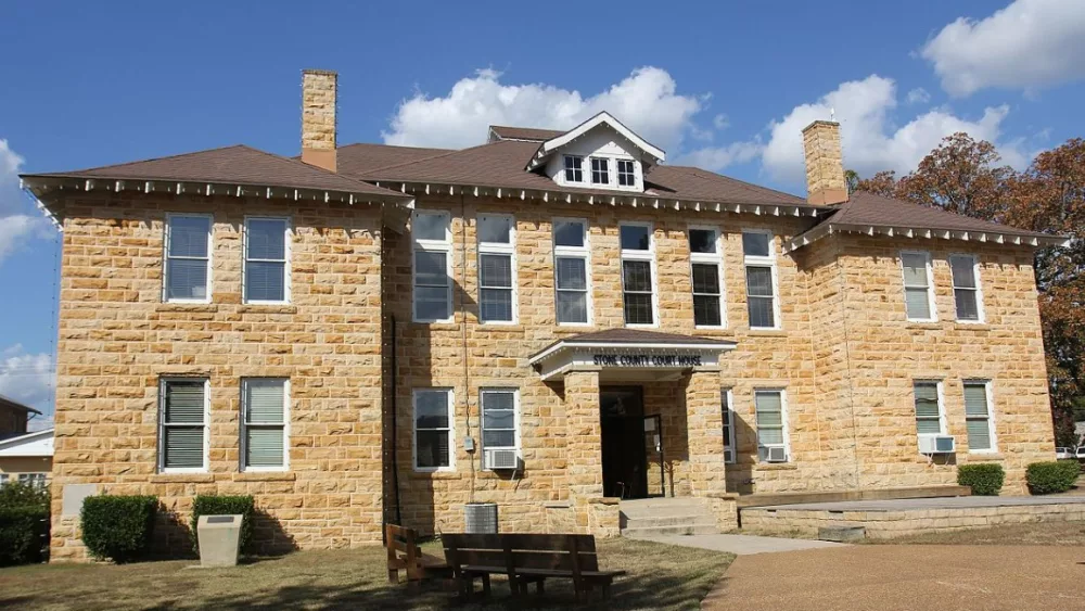 stone-county-court-house-wiki-royalbroil-ccby-sa4-0