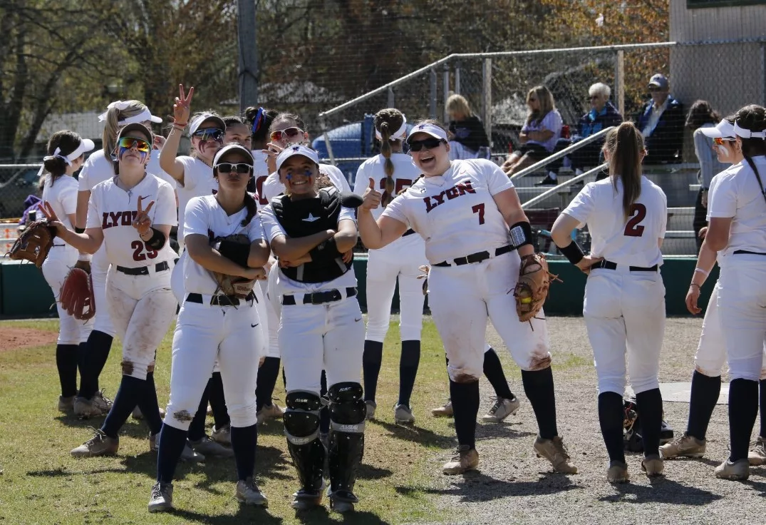 lyon-college-softball-2