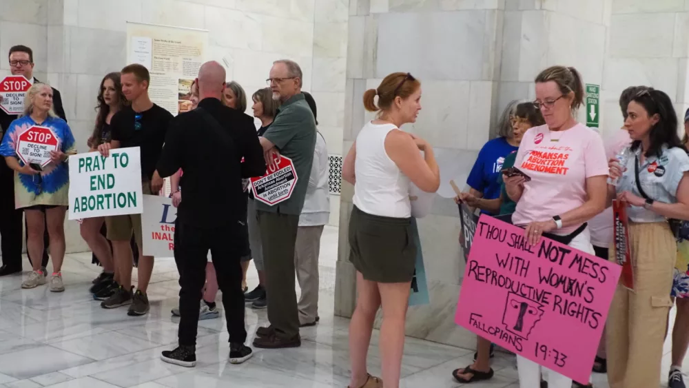 abortion-opponents-and-supportes-arkansas-state-capitol-tess-verbin-arkansas-advocate-07-05-2024