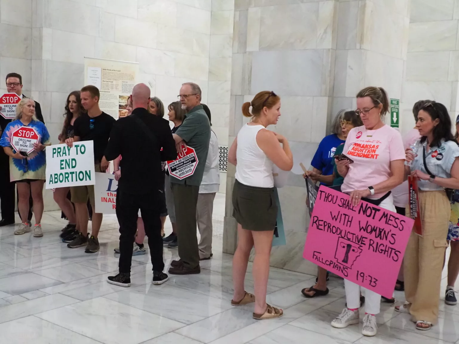 abortion-opponents-and-supportes-arkansas-state-capitol-tess-verbin-arkansas-advocate-07-05-2024