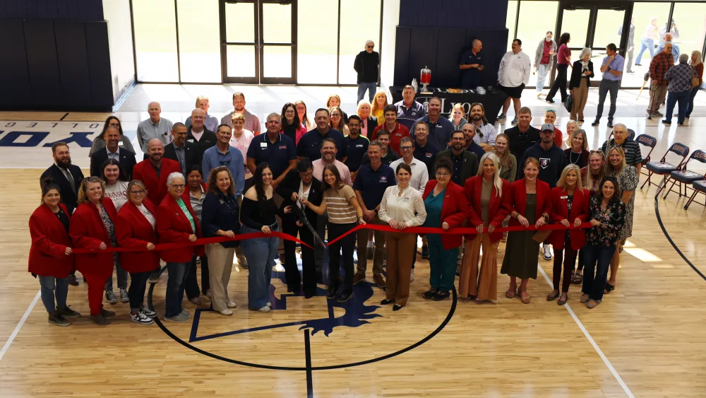 garner-ribbon-cutting-lyon-college