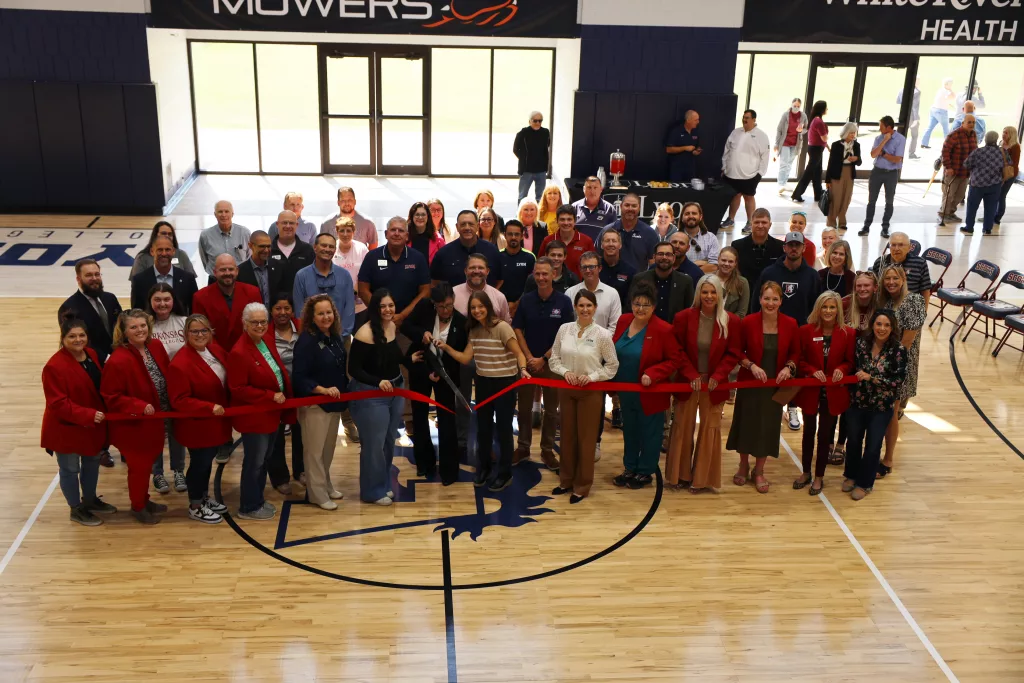 garner-ribbon-cutting-lyon-college