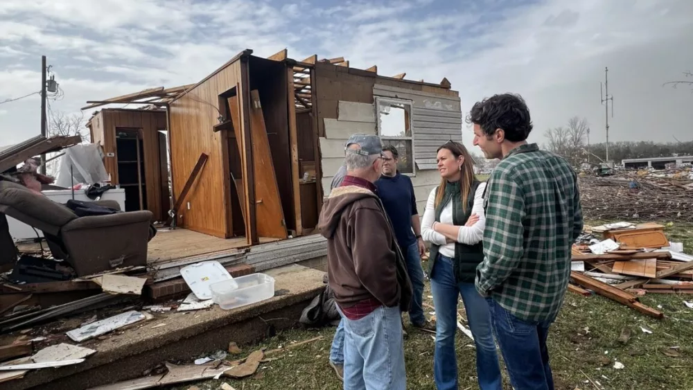 sanders-tours-storm-damage-advocate