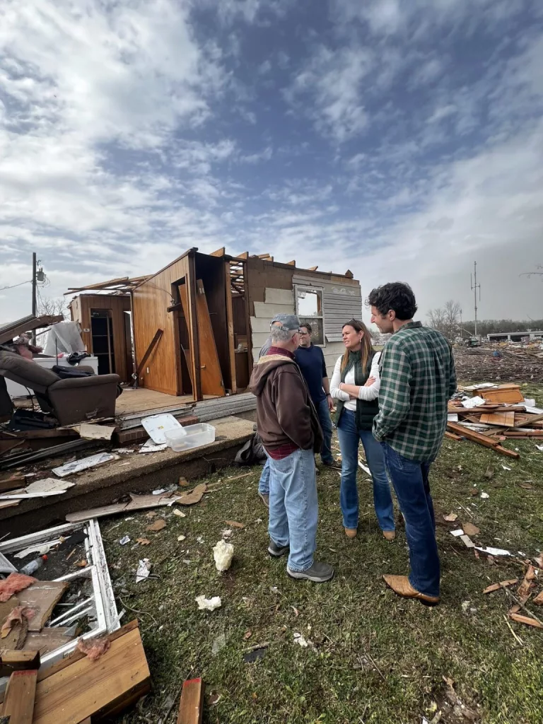 sanders-tours-storm-damage-advocate