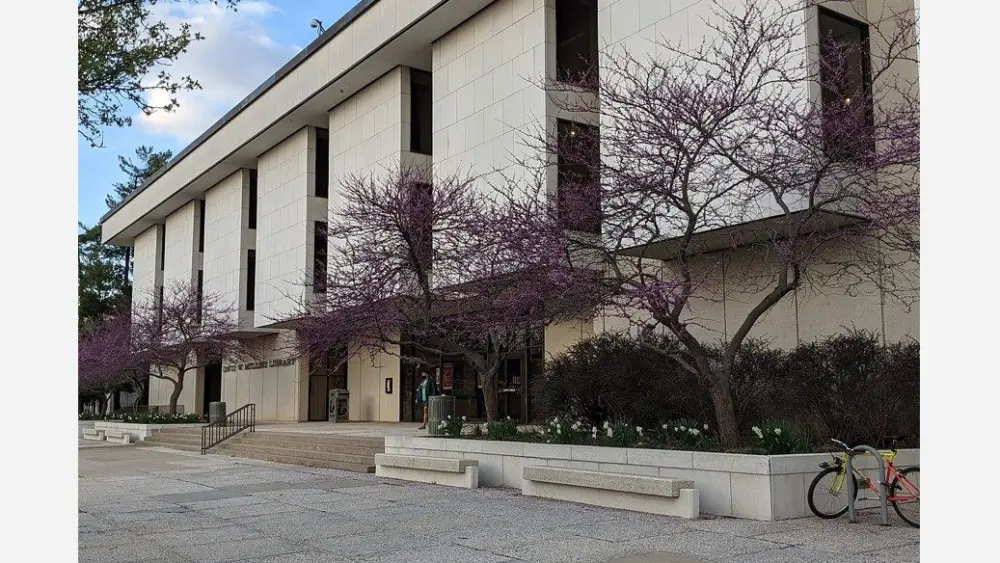 donald-mullins-library-fayetteville-wikicommons-phobe