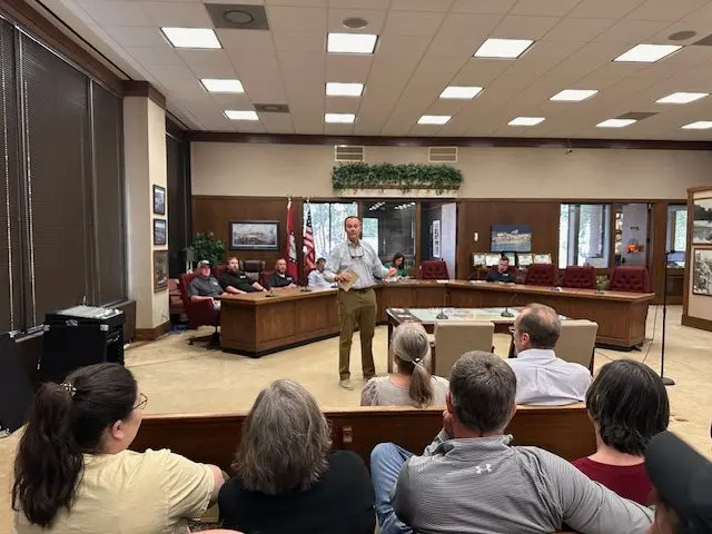 elumbaugh-starts-the-meeting-by-speaking-to-the-crowd-at-large