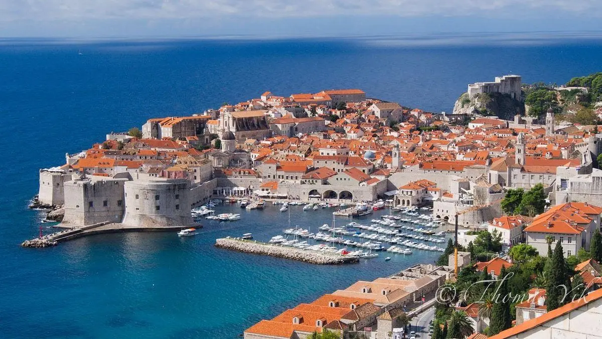 photo-croatia-slovenia-dubrovnik-old-city-harbor-fcb