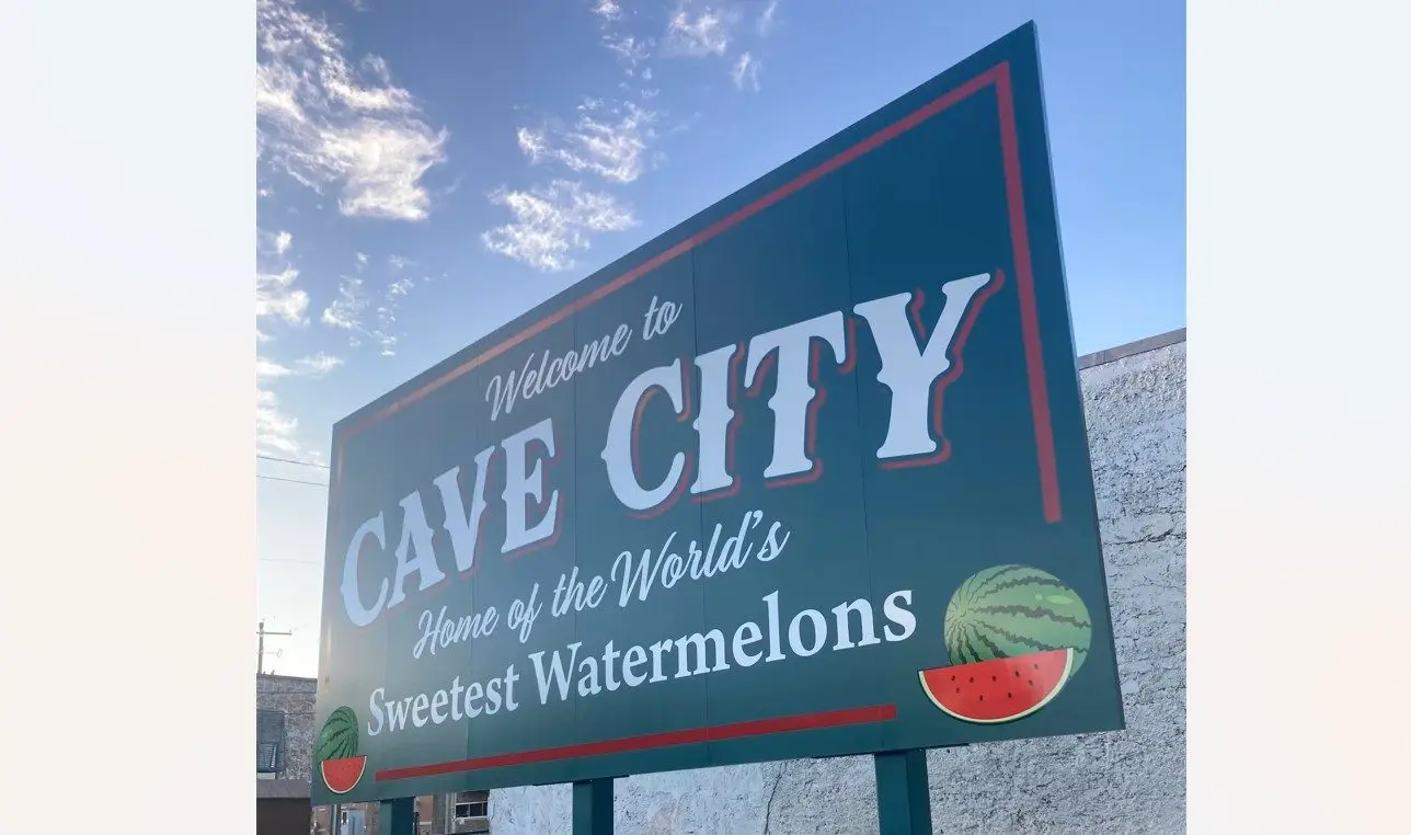 cave-city-sign-featured-strongesttown
