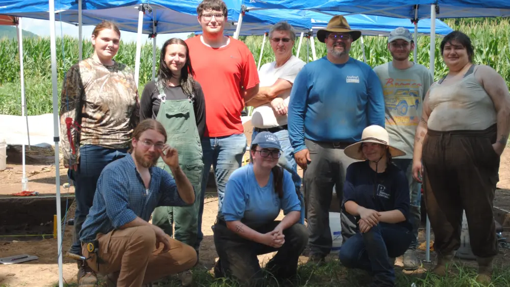 6-participants-in-the-2025-lyon-college-archaeological-field-school-gather-for-a-group-photo