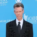 Randy Travis drops the track ‘Horses In Heaven’