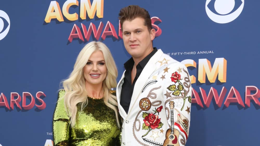 Jon Pardi and wife Summer announce they are expecting their first child