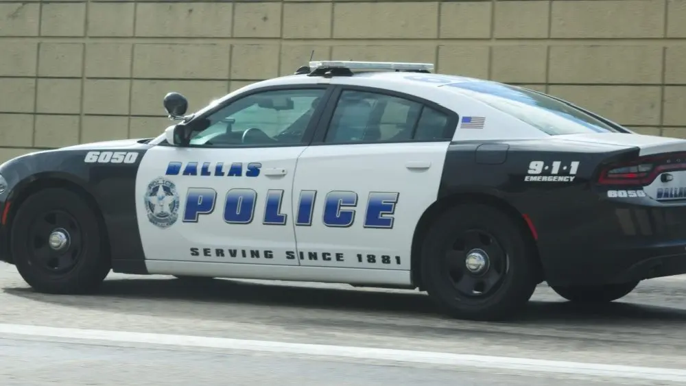 Dallas^ Texas - September 20^ 2018 a police car heading for downtown dallas