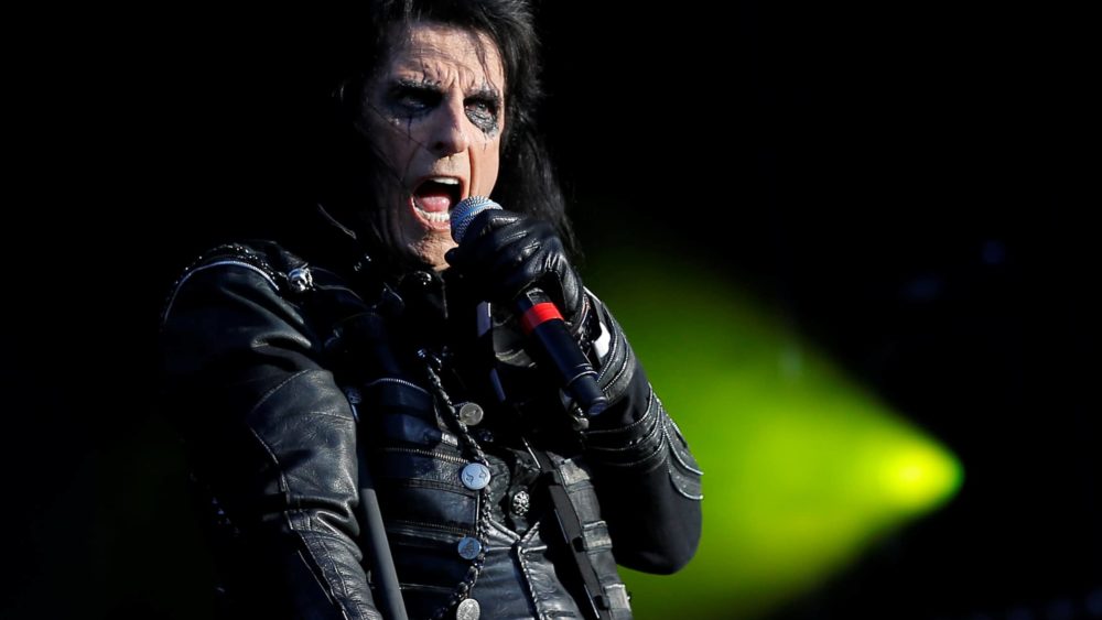 alice-cooper-performs-with-the-hollywood-vampires-band-during-the-hellfest-music-festival-in-clisson