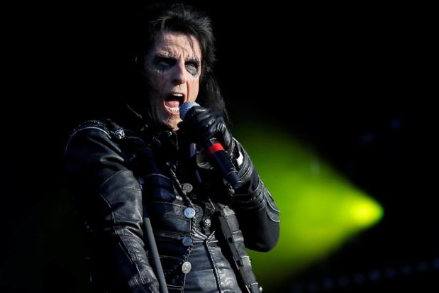 alice-cooper-performs-with-the-hollywood-vampires-band-during-the-hellfest-music-festival-in-clisson-2