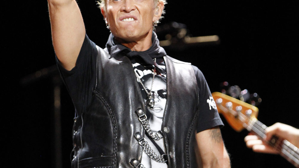 billy-idol-performs-during-the-eighth-annual-musicares-map-fund-benefit-concert-in-los-angeles-california-2