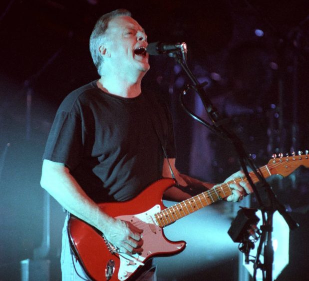 lead-singer-pink-floyd-gilmour-plays-at-earls-court-in-london-2