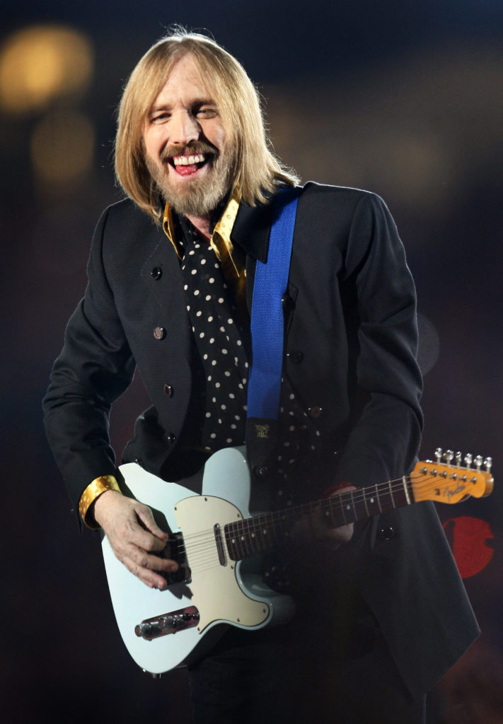 singer-tom-petty-and-the-heartbreakers-perform-during-the-half-time-show-at-super-bowl-xlii-in-glendale-4