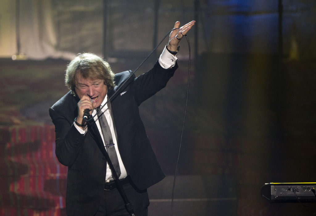 lou-gramm-lead-vocalist-of-the-rock-band-foreigner-performs-during-the-44th-annual-songwriters-hall-of-fame-ceremony-in-new-york-2