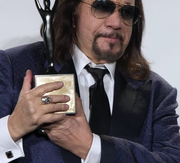 kiss-band-member-frehley-poses-with-his-award-after-rock-band-was-inducted-at-29th-annual-rock-and-roll-hall-of-fame-induction-ceremony-in-brooklyn-new-york-6