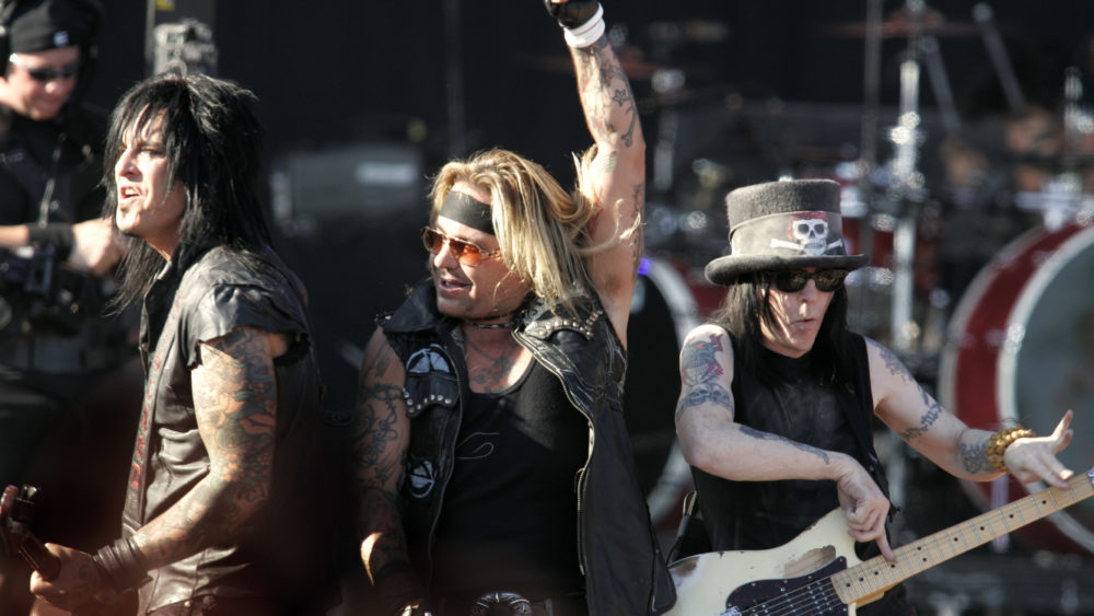 motley-crue-performs-at-the-live-8-concert-in-barrie-ontario