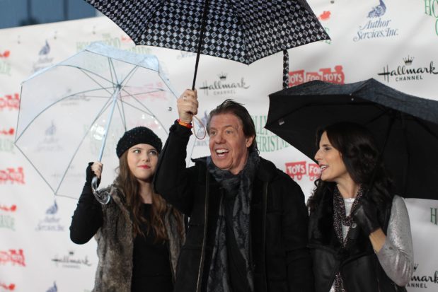 musician-george-thorogood-and-family-arrive-in-the-rain-to-the-83rd-annual-hollywood-christmas-parade-in-los-angeles-2