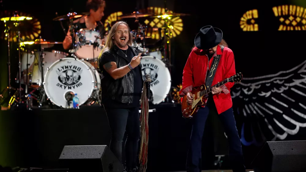 lynyrd-skynyrd-lead-vocalist-johnny-van-zant-and-gary-rossington-perform-during-the-iheartradio-music-festival-at-t-mobile-arena-in-las-vegas-7