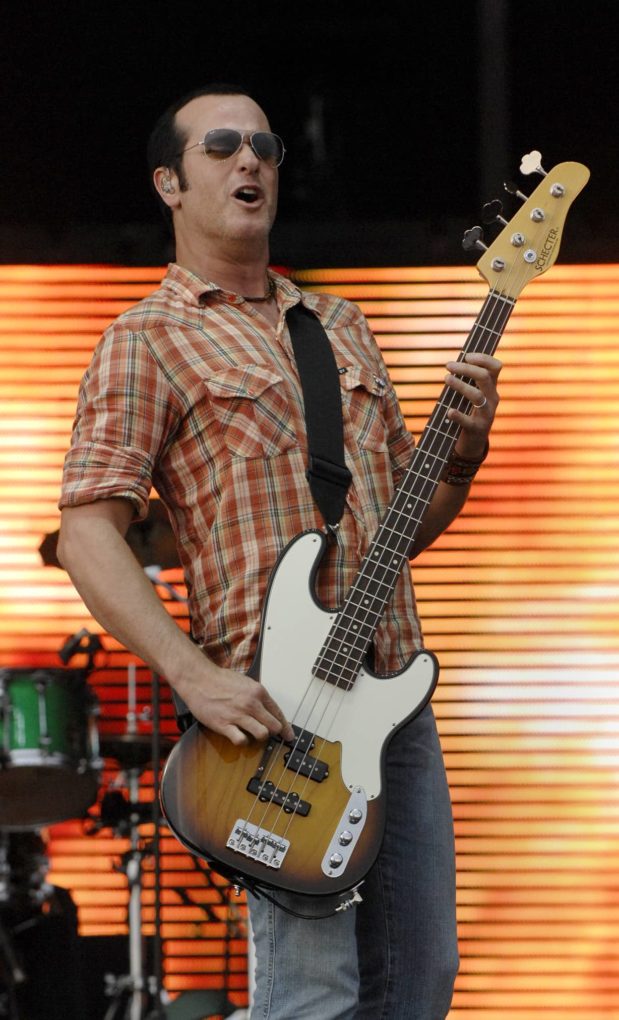 deleo-of-stone-temple-pilots-performs-at-the-virgin-mobile-festival-in-baltimore-maryland