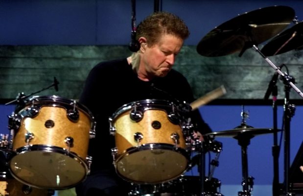 don-henley-of-the-legendary-rock-band-the-eagles-performs-to-a-sold-out-crowd-at-the-american-airlin-6