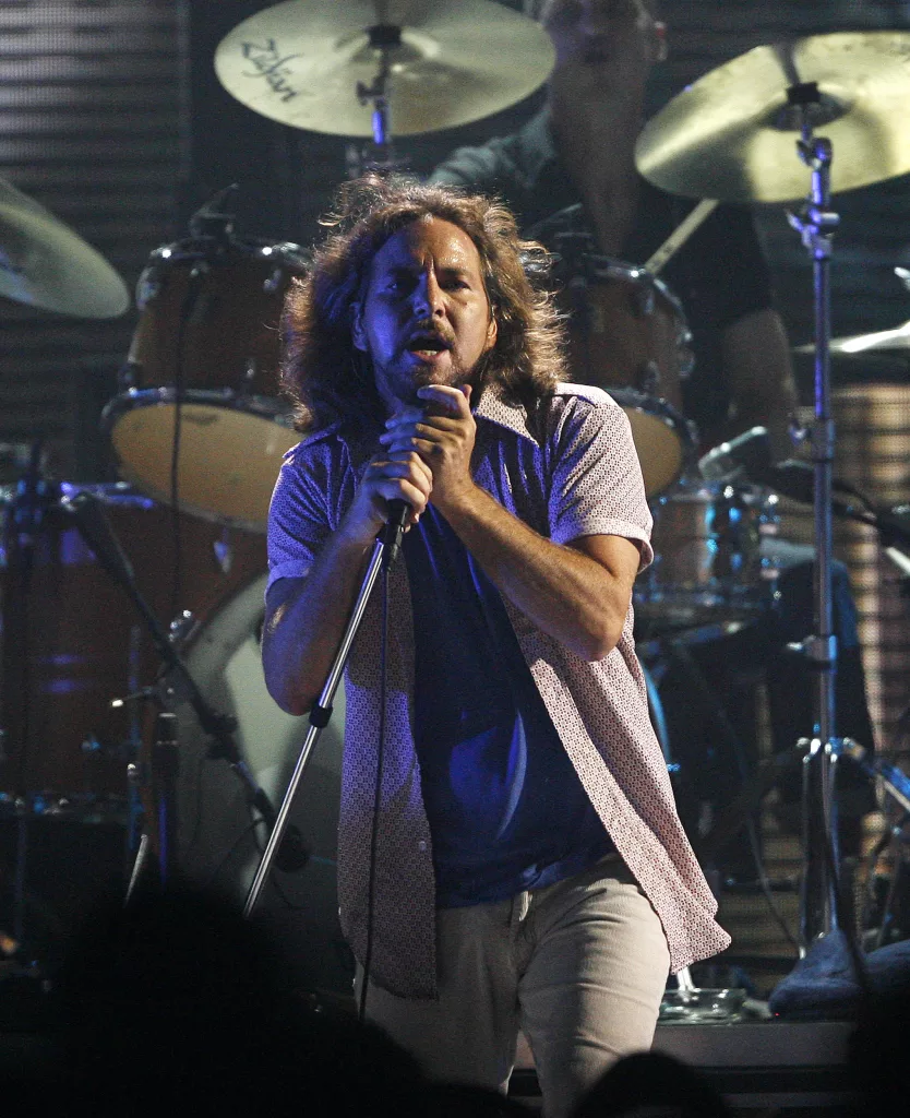 eddie-vedder-of-pearl-jam-performs-at-the-taping-of-the-third-annual-vh1-rock-honors-the-who-concert-in-los-angeles-8