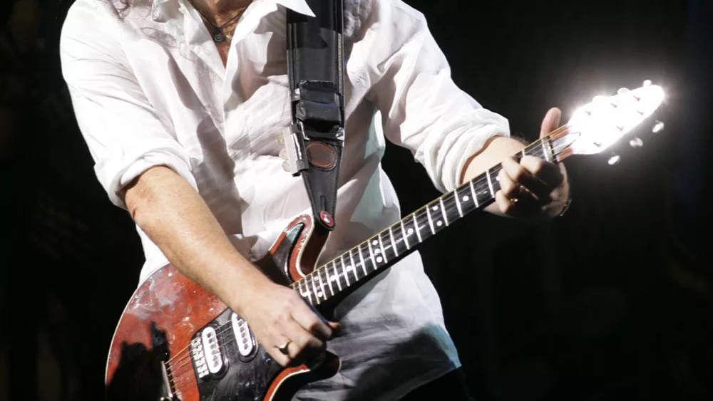 legendary-queen-guitarist-brian-may-makes-a-special-appearance-at-the-we-will-rock-you-musical-in-las-4
