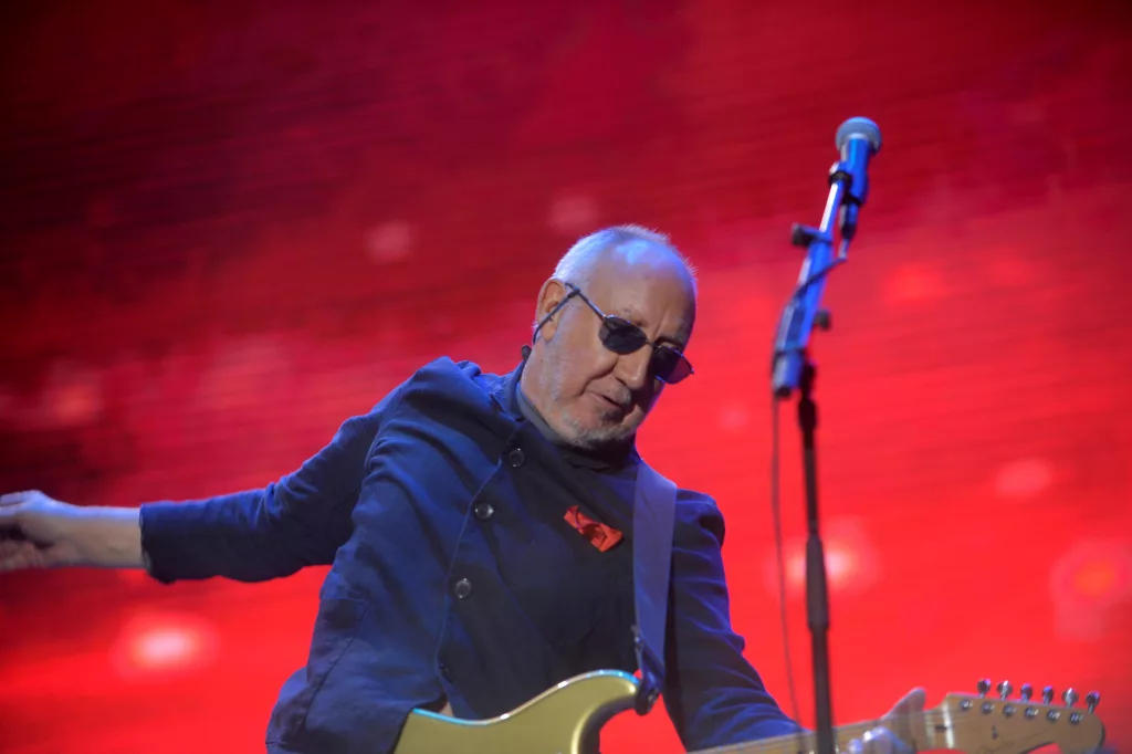 guitarist-pete-townshend-of-british-rock-band-the-who-performs-at-the-azkena-rock-festival-in-vitoria
