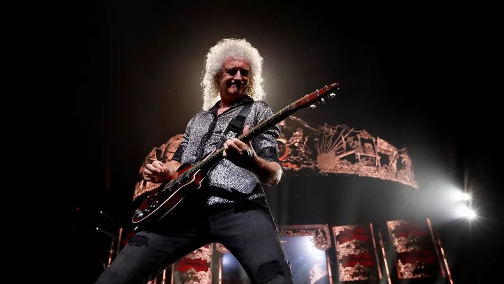 guitarist-may-of-band-queen-performs-during-the-rhapsody-tour-at-the-forum-in-inglewood-8