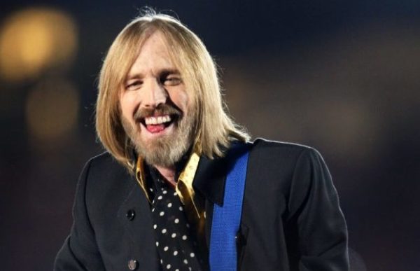 singer-tom-petty-and-the-heartbreakers-perform-during-the-half-time-show-at-super-bowl-xlii-in-glendale-6