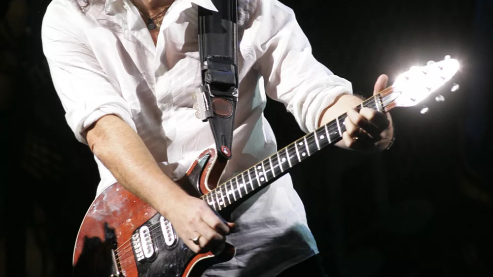 legendary-queen-guitarist-brian-may-makes-a-special-appearance-at-the-we-will-rock-you-musical-in-las-6