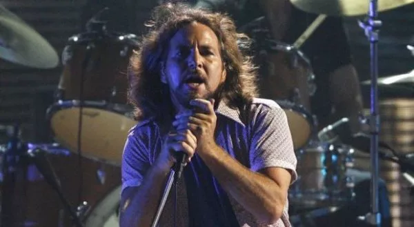 eddie-vedder-of-pearl-jam-performs-at-the-taping-of-the-third-annual-vh1-rock-honors-the-who-concert-in-los-angeles-11