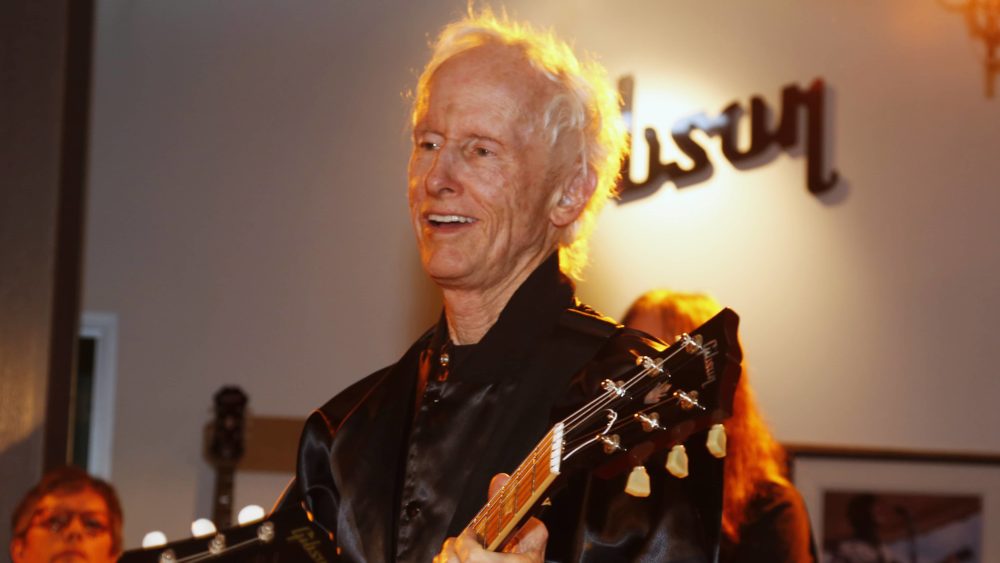 robby-krieger-guitarist-of-the-doors-performs-in-beverly-hills-3