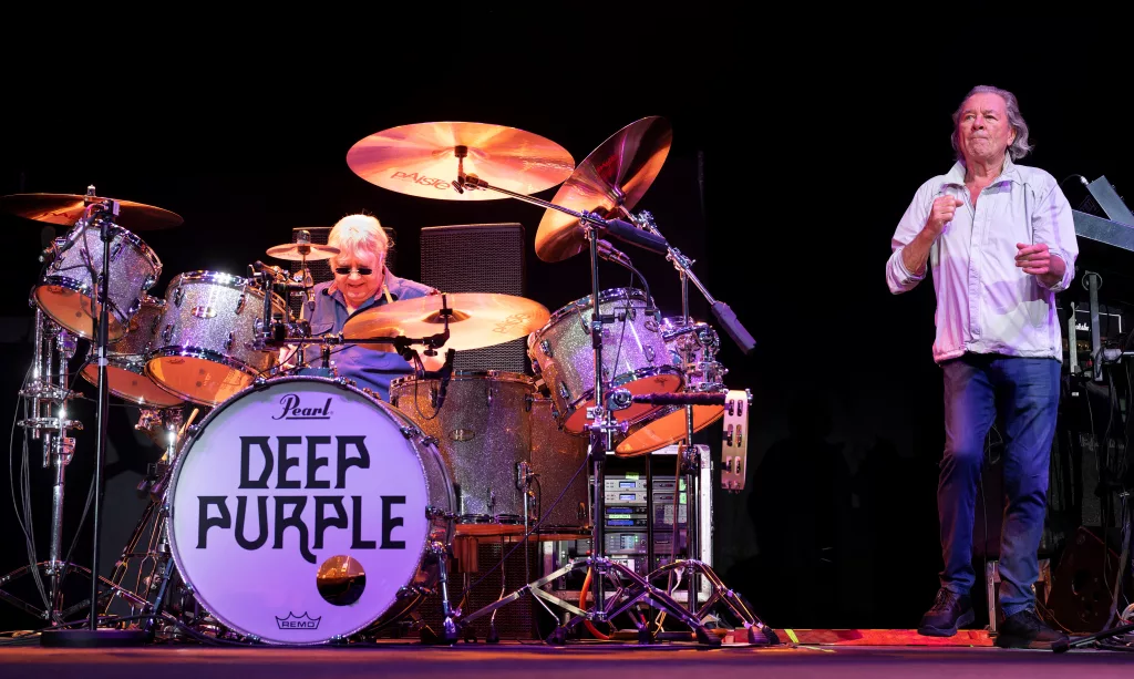 deep-purple-with-ian-gillian-perform-on-the-lawn-in-tivoli-during-fredagsrock
