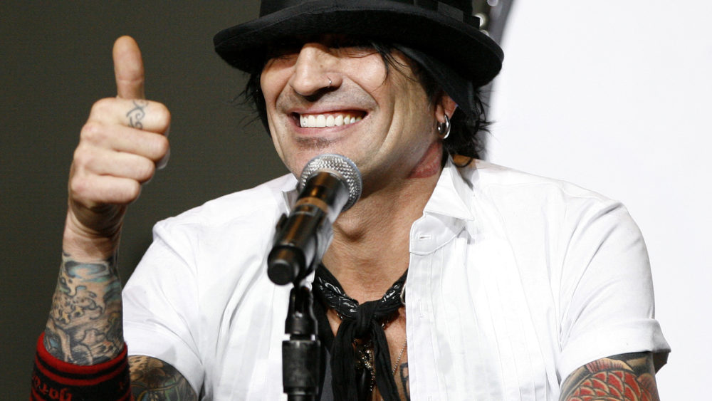 tommy-lee-of-motley-crue-gestures-during-a-news-conference-at-avalon-in-hollywood-4