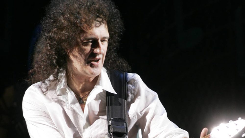 legendary-queen-guitarist-brian-may-makes-a-special-appearance-at-the-we-will-rock-you-musical-in-las-8