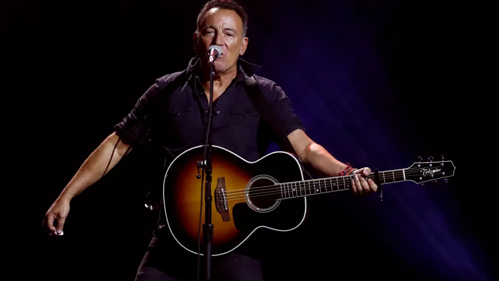 file-photo-springsteen-performs-during-the-closing-ceremony-for-the-invictus-games-in-toronto-during-the-invictus-games-in-toronto-11