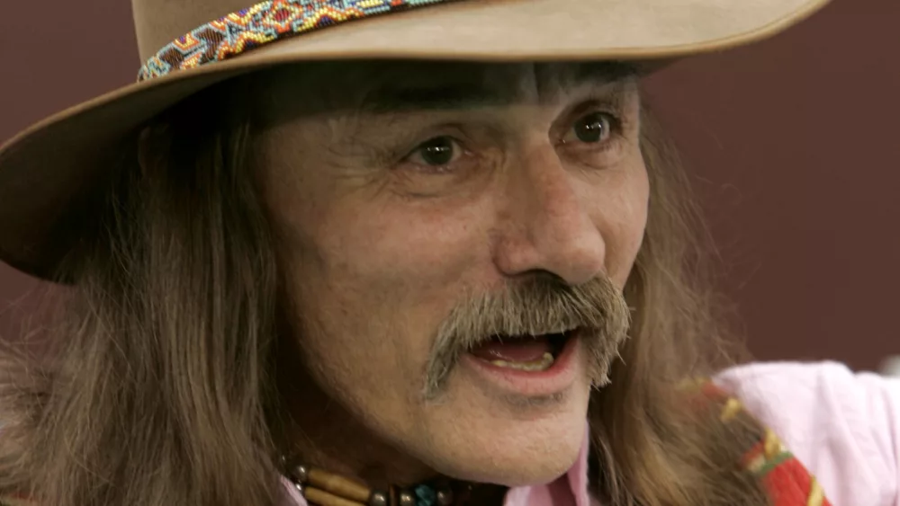 former-allman-brothers-guitarist-dickey-betts-arrives-at-the-47th-annual-grammy-awards-at-the-staple-3
