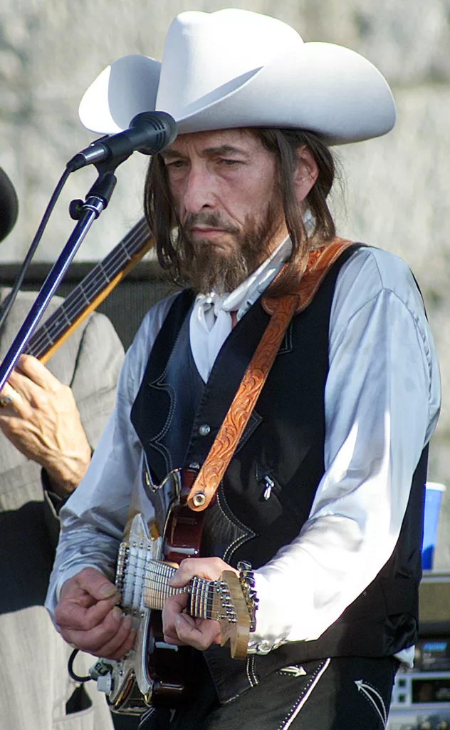 singer-bob-dylan-performs-in-newport-5