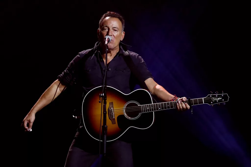 file-photo-springsteen-performs-during-the-closing-ceremony-for-the-invictus-games-in-toronto-during-the-invictus-games-in-toronto-12