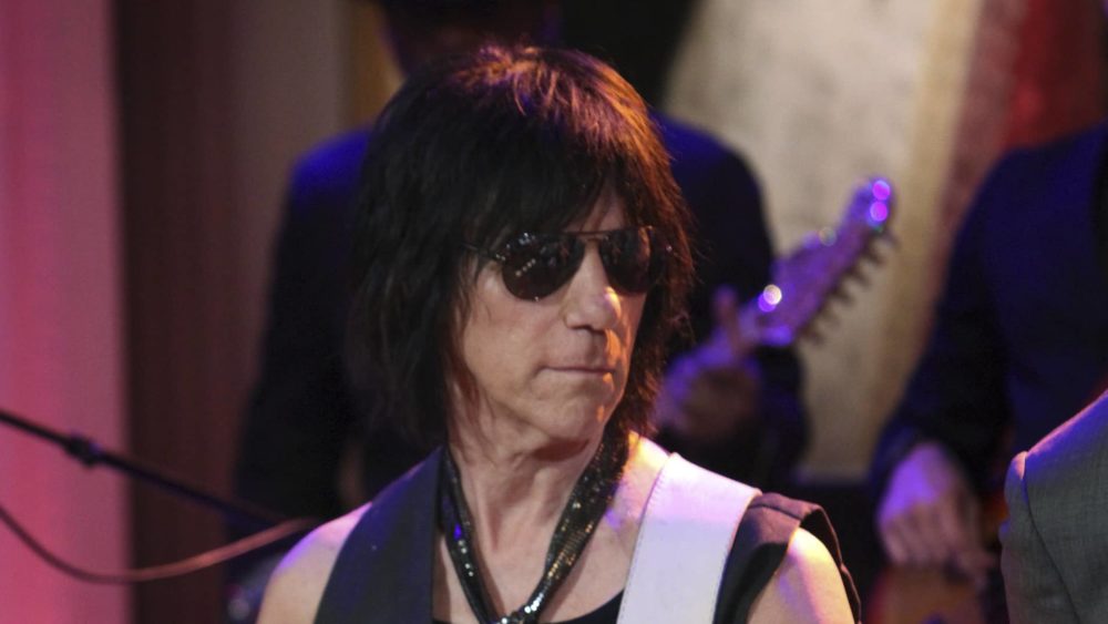 jeff-beck-performs-as-part-of-the-in-performance-at-the-white-house-series-in-washington-2