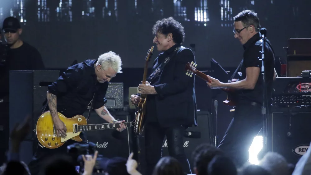 32nd-annual-rock-roll-hall-of-fame-induction-ceremony-show-15